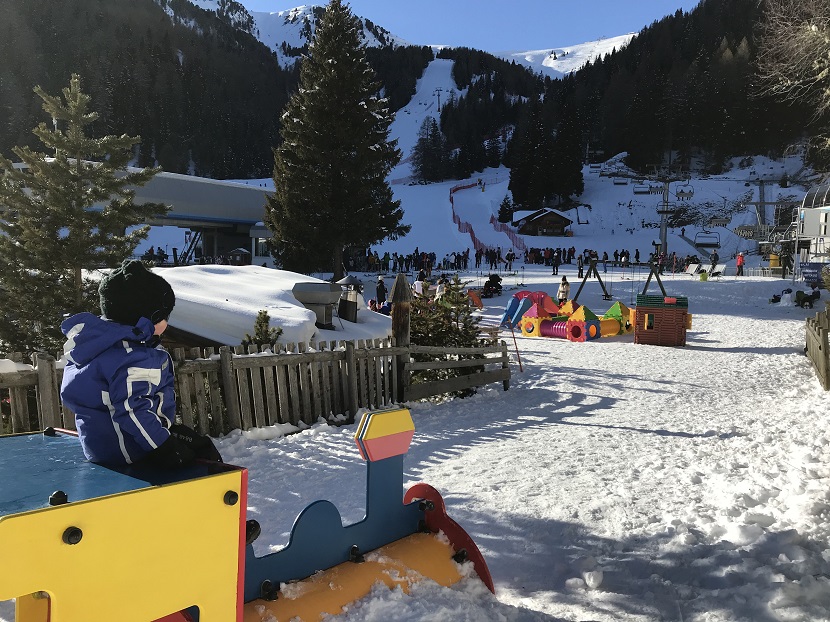 parco giochi su neve