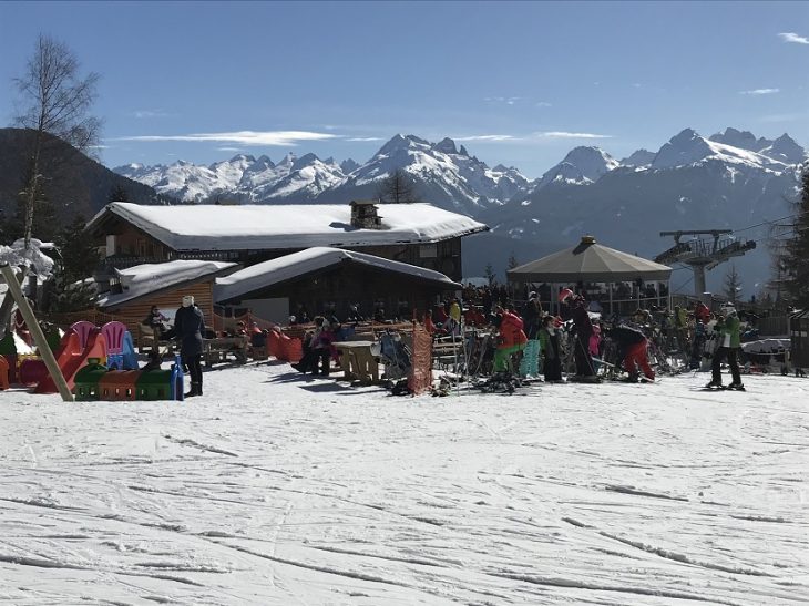 Slitta Per Neve Con Maniglie Slitta Gonfiabile 2 Posti, Tubo Da Neve Da 200cm Con Pneumatici In Gomma, Cuscino Sedile, Maniglia, Corda Di Traino E Pompa, Capacità 400KG | Leroy Merlin Gioco