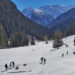 La vista da Malga Stablasolo si apre su tutta la Val di Rabbi, ancor più magica sotto una bianca coltre di neve.
