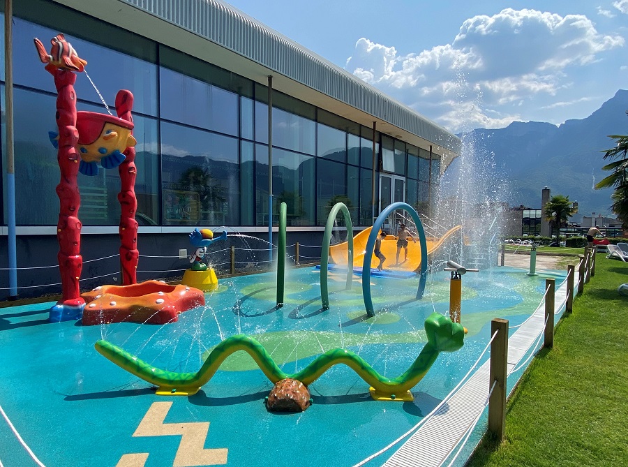 Piscina di Levico e lo spray park - Il Trentino dei Bambini