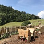 postazione gioco con carrozza e cavallo in legno