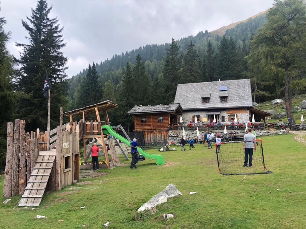 Il Monte Scena sopra Merano è un posto piacevole da esplorare in ogni stagione