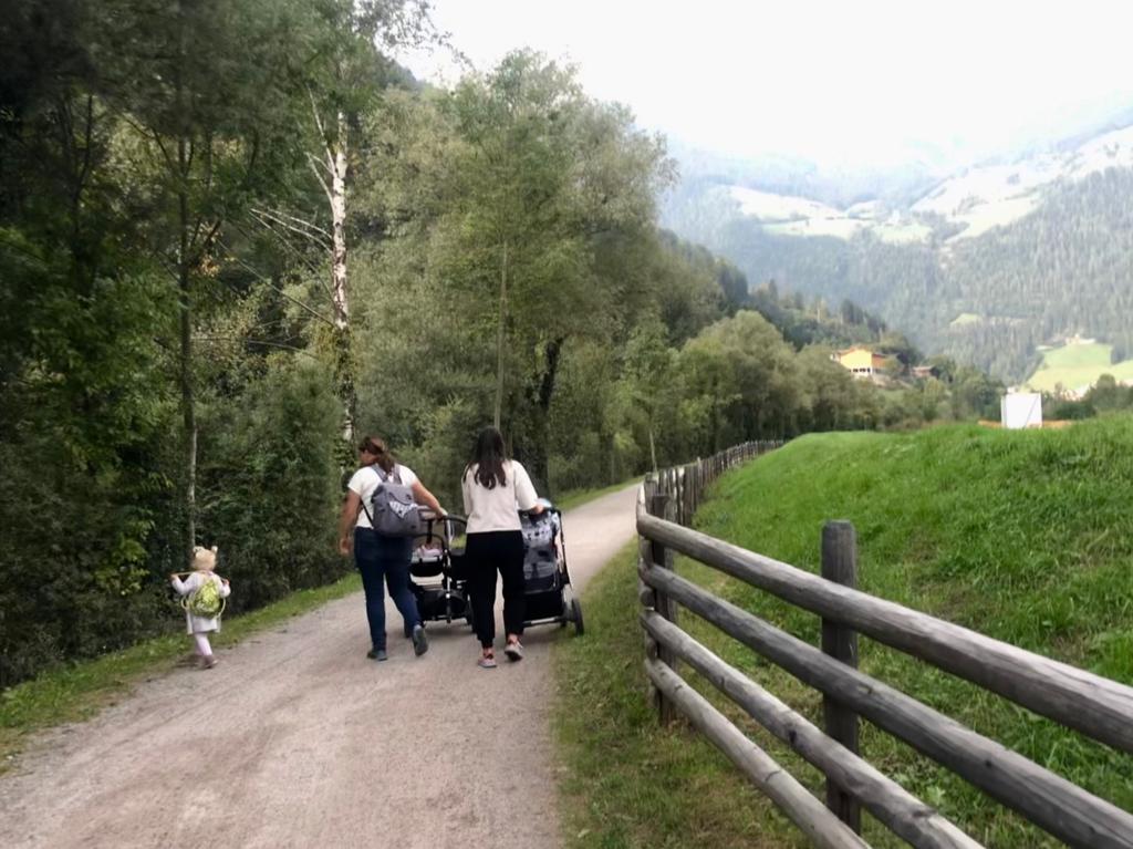 La ciclopedonale della Val Passiria si percorre comodamente anche con il passeggino.