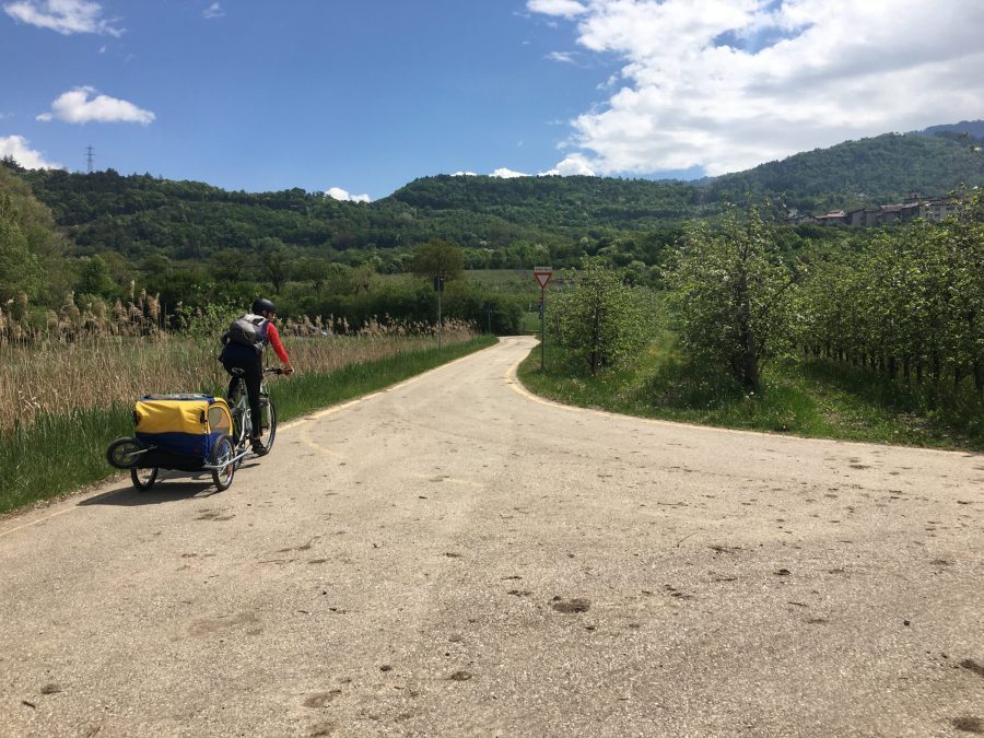 La ciclopedonale in Valle dei Laghi conduce fino al lago di Garda