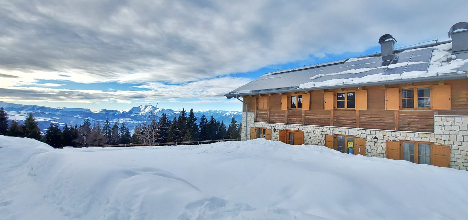 Rifugio Monte Zugna con la neve