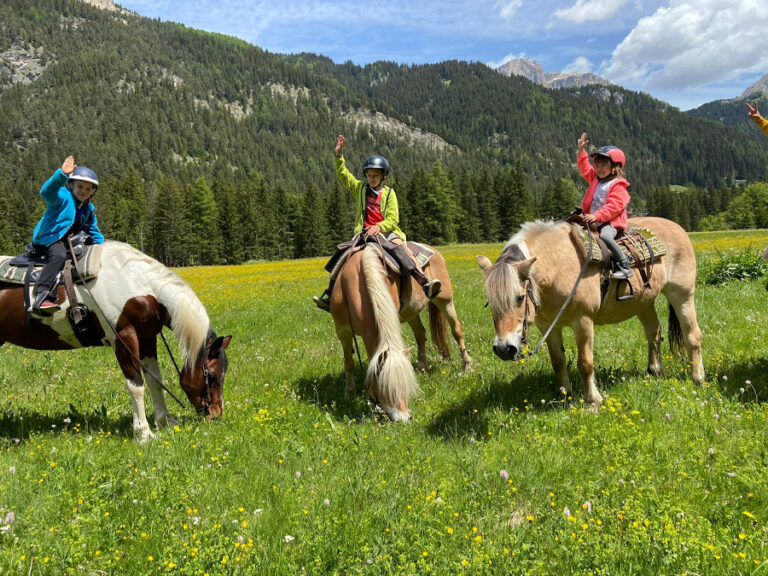 bambini a cavallo al Charlotte Horse Riding