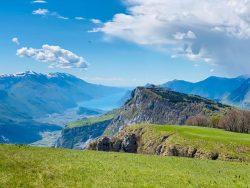 Dal Monte Casale la vista spazia su ben 5 laghi!