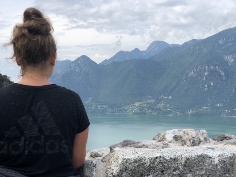 Splendida la vista che si gode dal castello di San Giovanni a Bondone ed abbraccia gran parte del Lago d'Idro