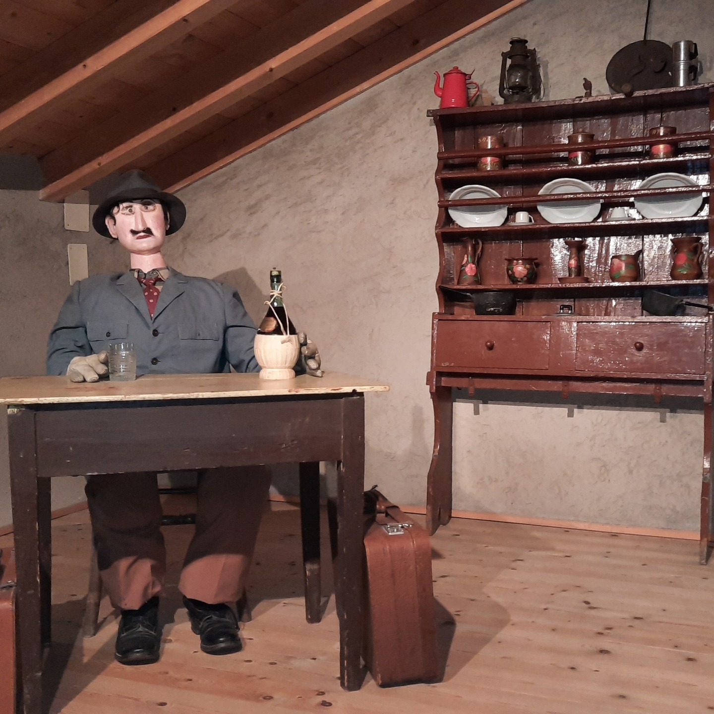Una collezione molto particolare è esposta all'interno della Casa Museo degli Spaventapasseri a Marter, in Valsugana.