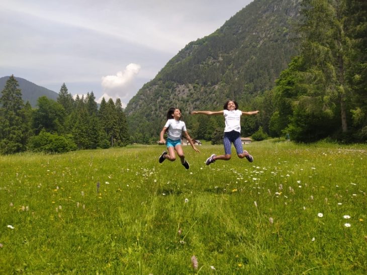 I verdi prati della Val d'Algone invitano alla calma ed alla pace