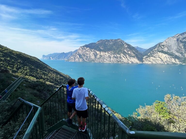 sentiero Busatte-Tempesta - scalinata vista lago
