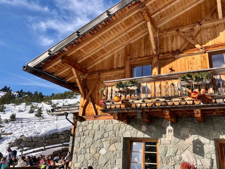 malga in legno e sasso