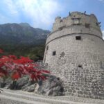 Il bastione veneziano sovrasta il centro storico di Riva del Garda