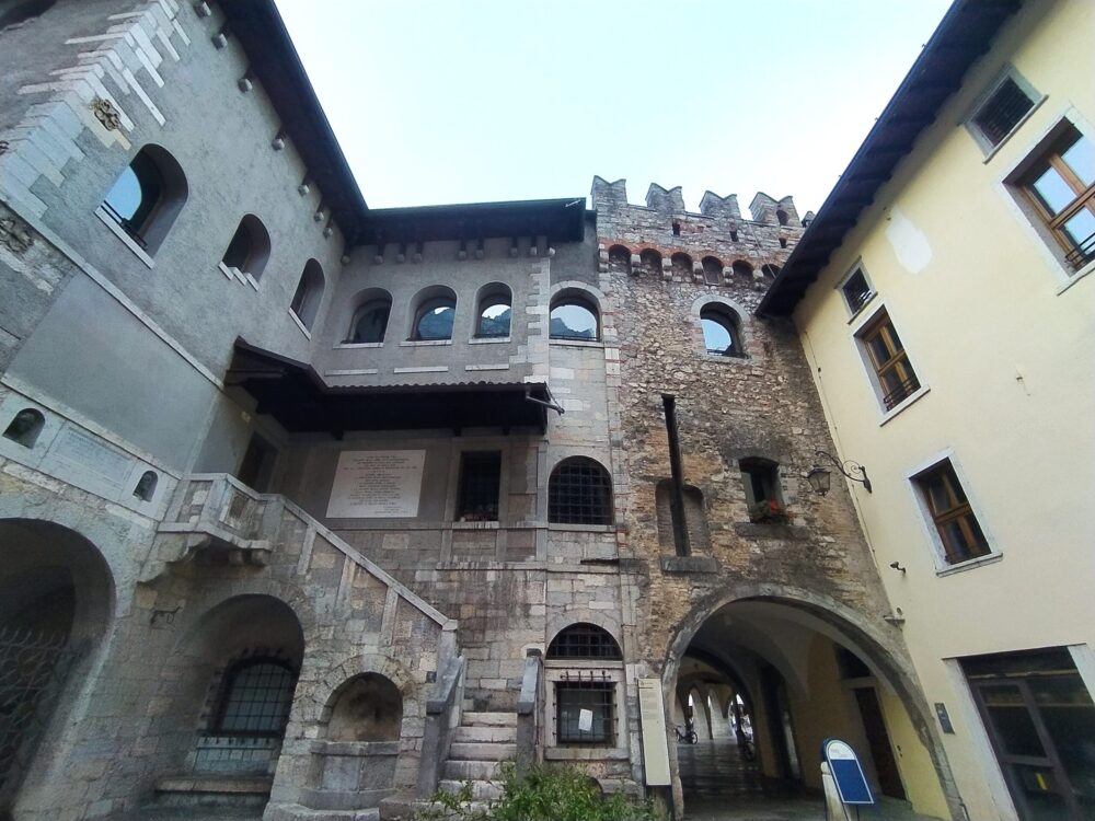 Riva misteriosa- porta Bruciataapt Garda Dolomiti