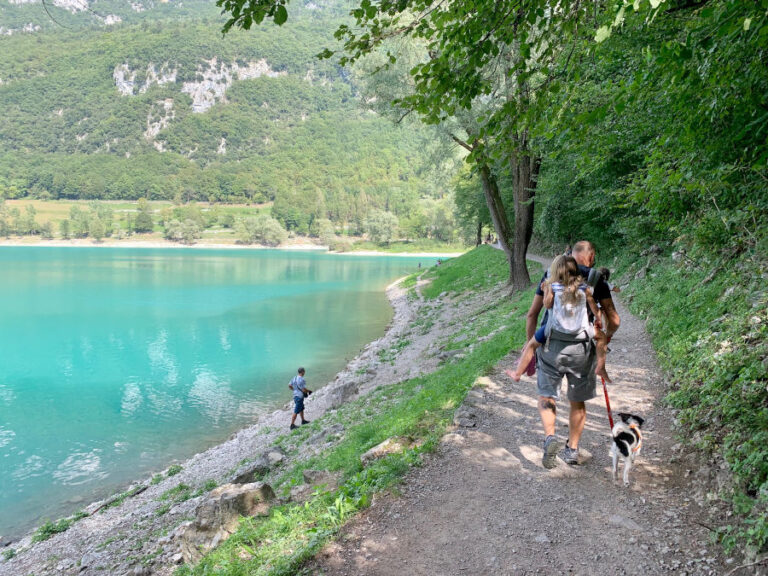 Dal Lago di Tenno parte anche un sentiero che porta al Rifugio San PIetro