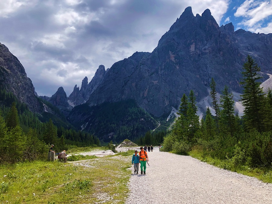 Passeggiata verso il rifugio di Fondovalle in Val Fiscalina