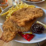 Rastnerhutte: piatto con wienerschnitzel e patatine fritte