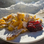 tipico dolce altoatesino: frittelle con marmellata di mirtillo rosso