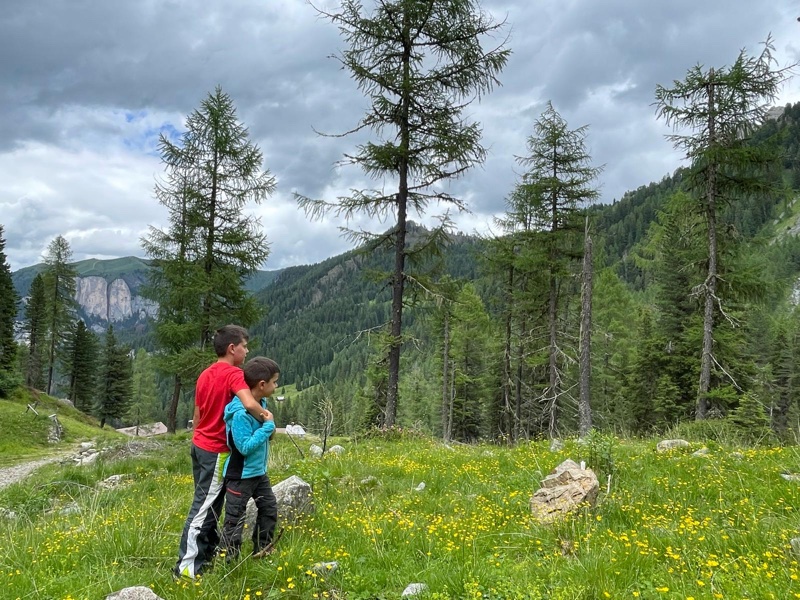 I panorami che si possono ammirare in Val Monzoni e nei pressi del Rifugio Taramelli sono tra i più belli delle Dolomiti