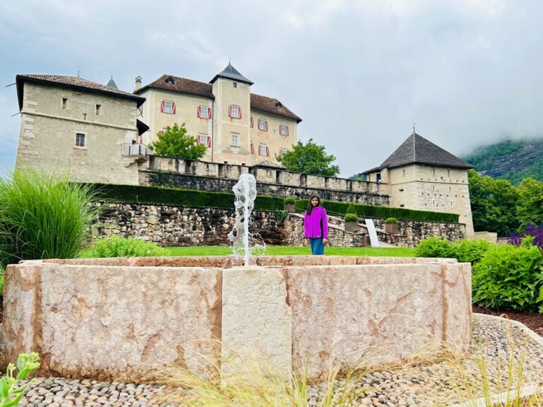 Castel Thun è uno dei castelli del circuito del Buonconsiglio. AL suo interno un vero e proprio museo, con arredi, suppellettili ed anche una galleria delle carrozze!