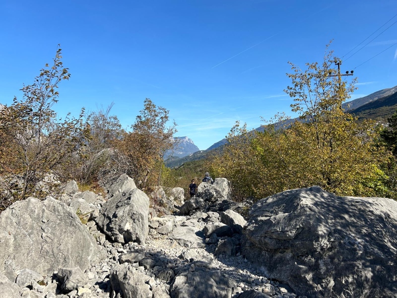 Il lago di Cavedine può essere raggiunto con una bella passeggiata attraverso le marocche