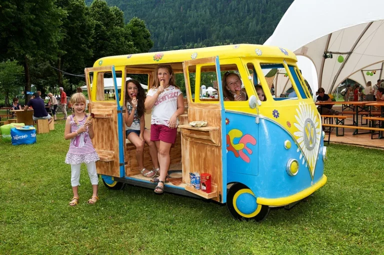Alla Festa del Gelato di Vigo Rendena coloratissimi food truck e carretti dei gelati