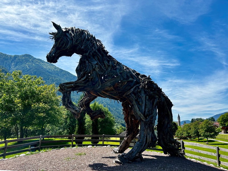 L'Haflinger di Martalar al centro del Parco Ducoli lungo la Ciclovia dei Fiori