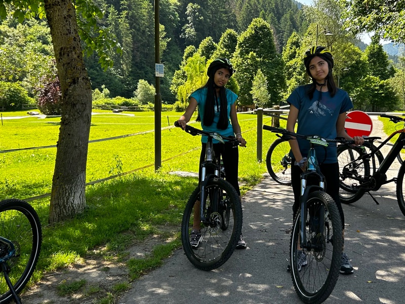Tra le piste ciclabili in Trentino merita sicuramente attenzione la ciclovia dei Fiori che percorre le valli Rendena e del Chiese