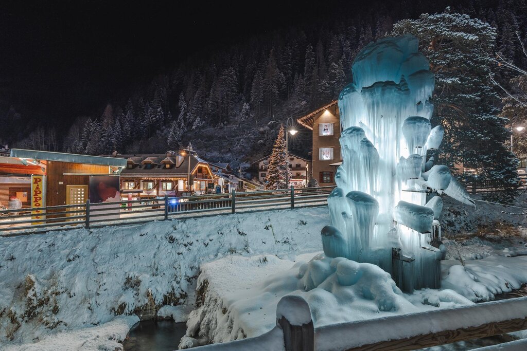 Il Natale in Val di Fassa assume le forme del ghiaccio a Canazei