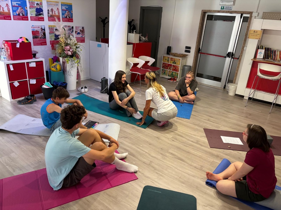 Danzare con le emozioni: un percorso per acquisire maggiore consapevolezza di sè e sperimentare relazioni positive.