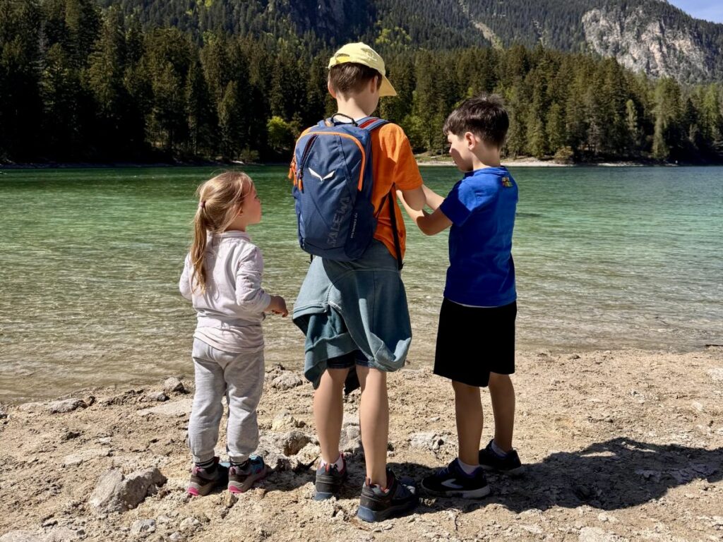 Il lago di Tovel è famoso per le sue acque cristalline